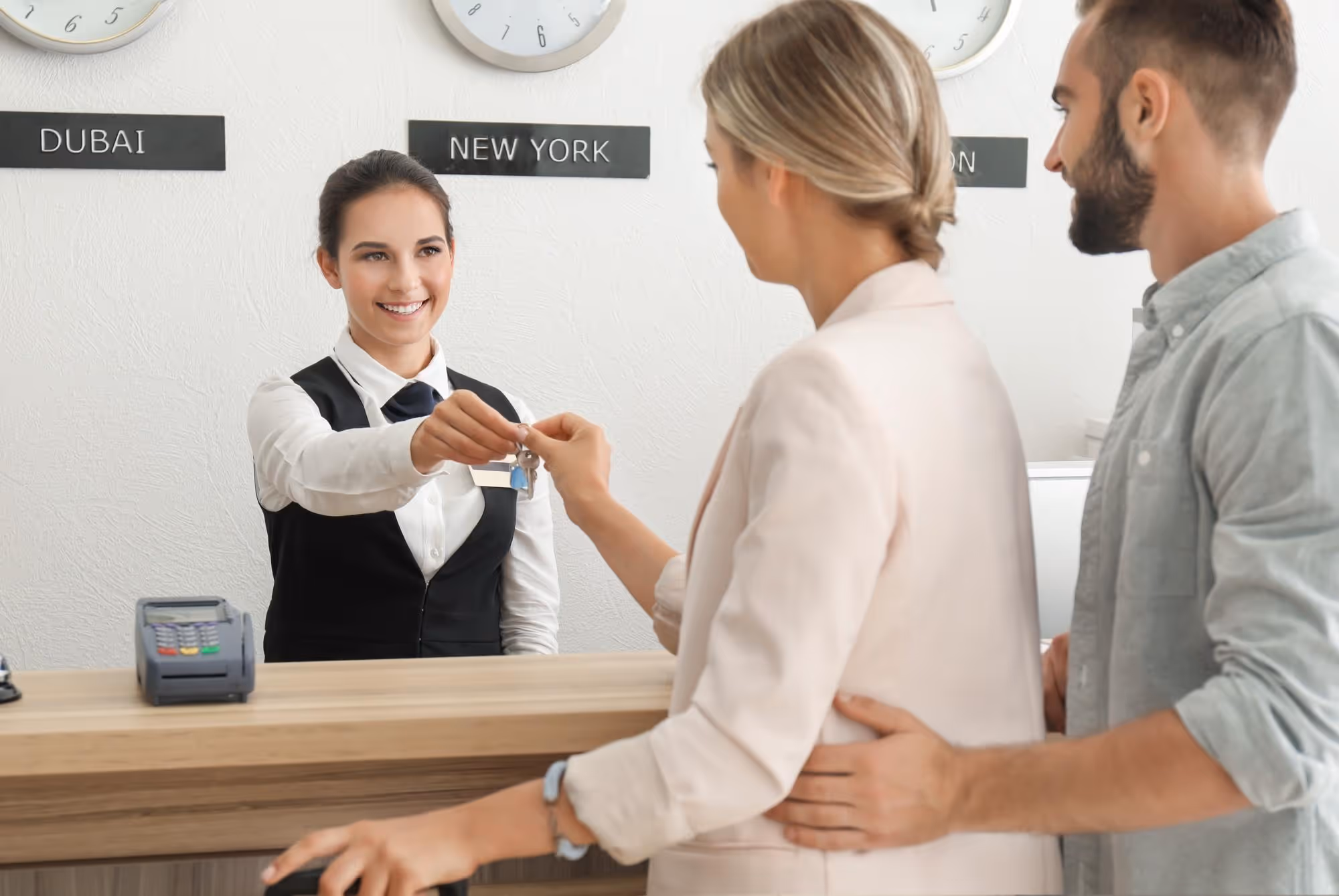 recepcionerka na radnom mestu